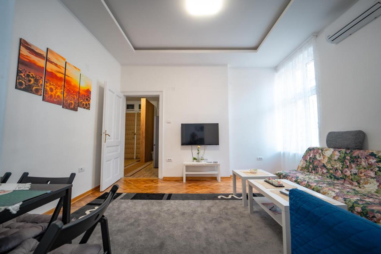 Botanical9, Centre, 2 Bedroom Apartment