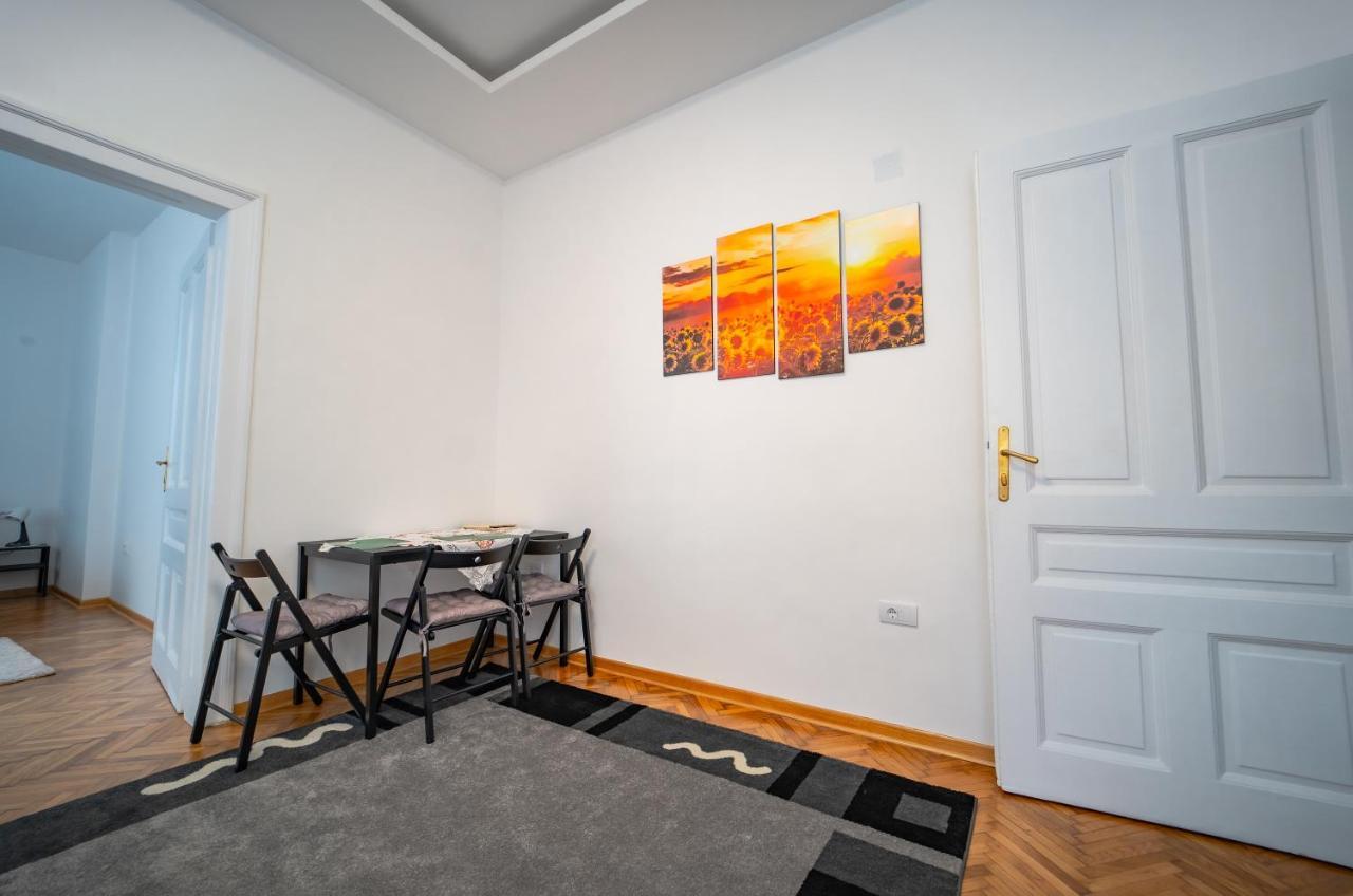 Botanical9, Centre, 2 Bedroom Apartment *