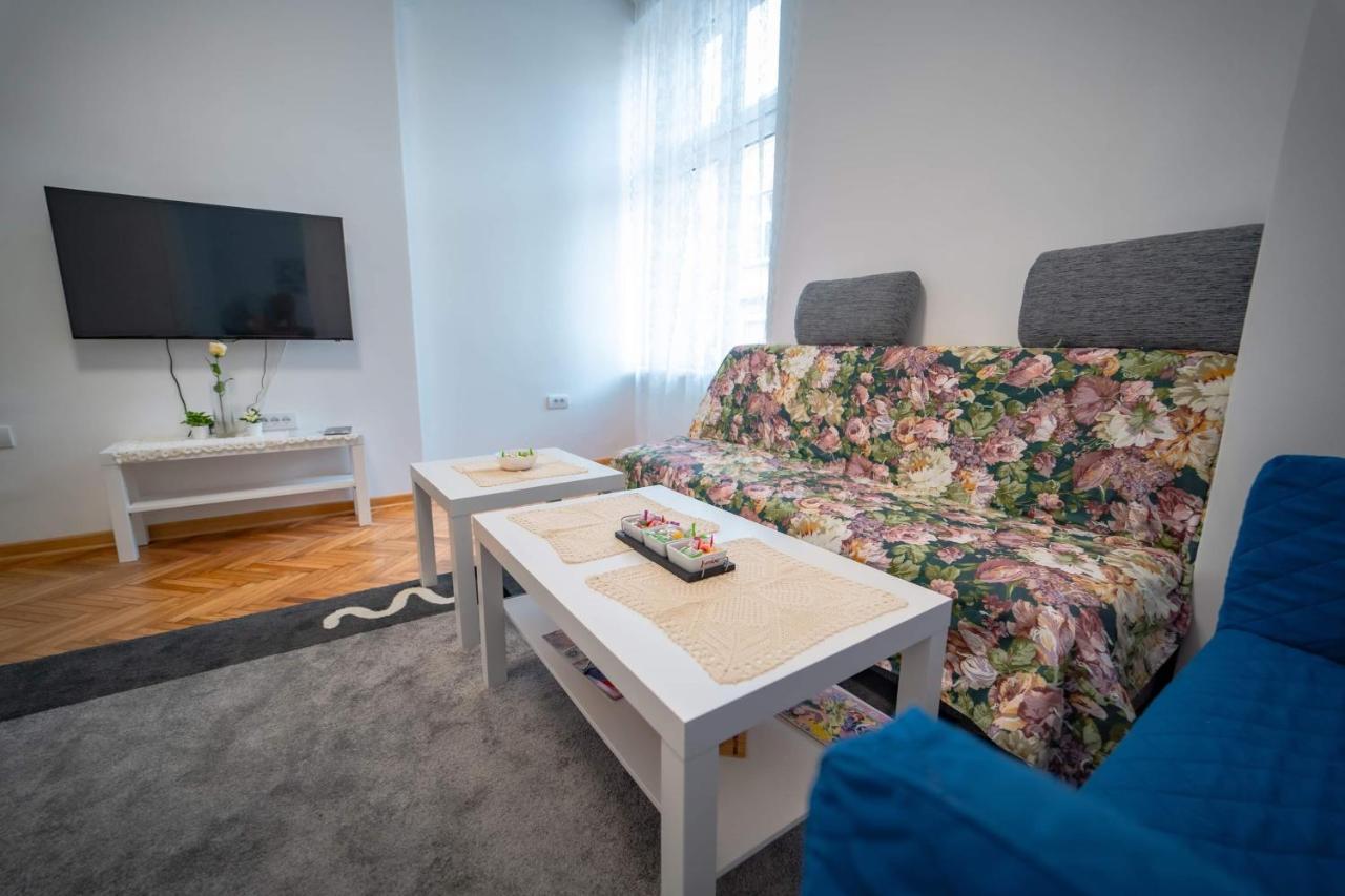 Botanical9, Centre, 2 Bedroom *